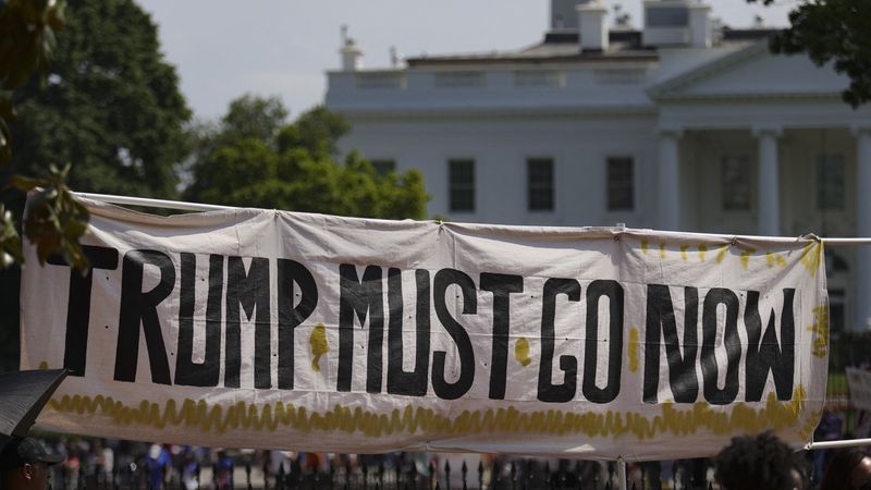 A banner reads 'Trump must go now.'