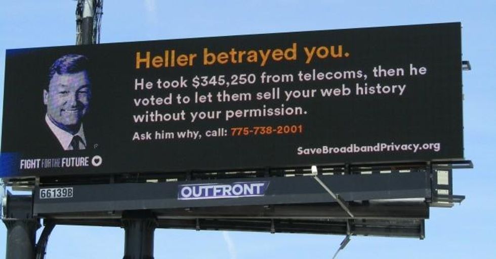 A billboard targeting Sen. Dean Heller (R-Nev.). (Photo: Fight for the Future/cc)