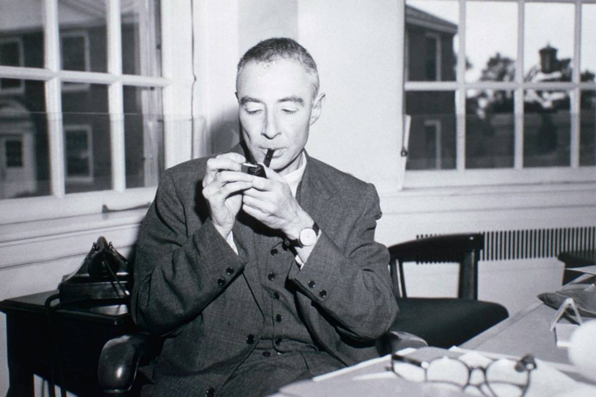 how many cigarettes did oppenheimer smoke J. Robert smoking a cigarette at the Guest Lodge, Oak Ridge, Tennessee. c. 1946 Stock Photo J. Robert Oppenheimer Smoking at