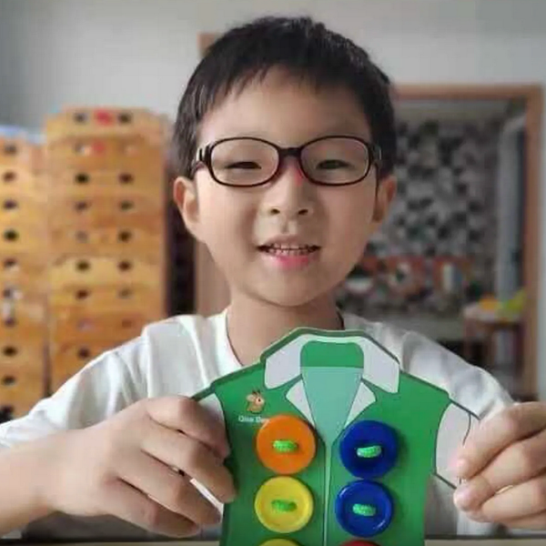 A boy named Yuanxin, age 6, was separated from his father during a check-in at 26 Federal Plaza in New York City