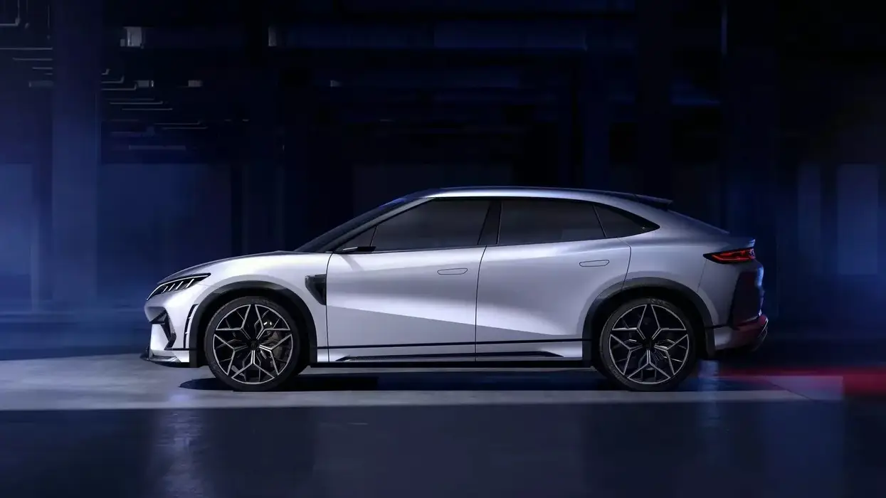 A BYD Birdsong L luxury EV sedan.