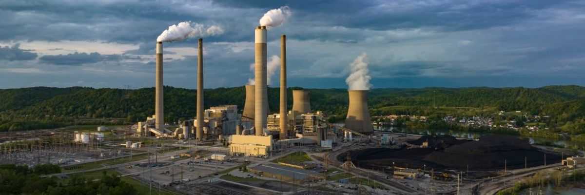 A coal plant emits smoke into the sky.