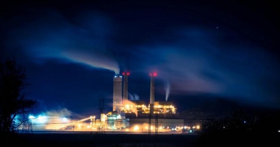 A coal-powered power plant in Centralia, Washington. (Photo: Kid Clutch/flickr/cc)