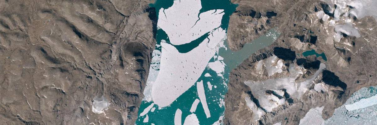 Arctic Heat Wave: Block of Ice Twice as Big as Manhattan Breaks off Greenland's Largest Ice Shelf, Goes Into Ocean