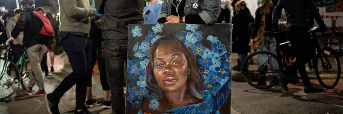 Louisville Lawmakers Ban No-Knock Warrants as Advocates Escalate Demand for Arrests of Three Officers Who Killed Breonna Taylor