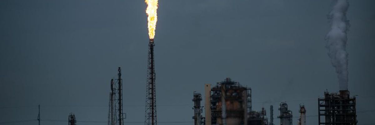 With Dirty Energy Sector Crashing, Nearly 70 Groups Urge Fed to Stop Buying Up Wasteful Fossil Fuel Industry Debt