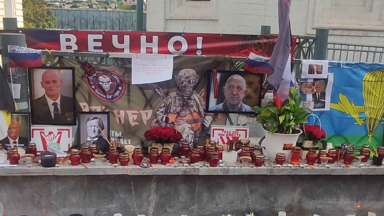 A handmaid memorial to Yevgeny Prigozhin (right) and Dmitry Utkin.