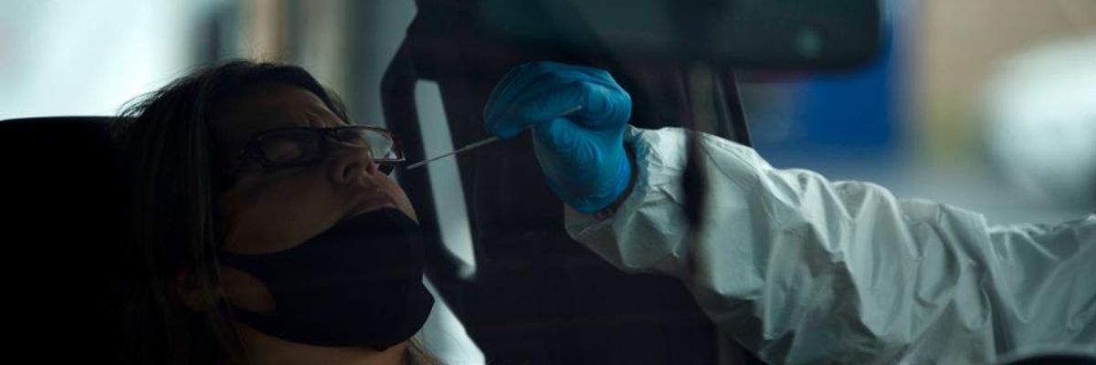 Expert Warns US Cities Could Face 'Apocalyptic' Future as Country Sets Record for New Covid-19 Cases in One Day