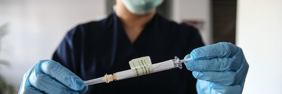 With Covid-19 Cases Surging, Experts Urge US Public to Re-Double Efforts to Stop Spread--and Temper Expectations for Pfizer's Vaccine