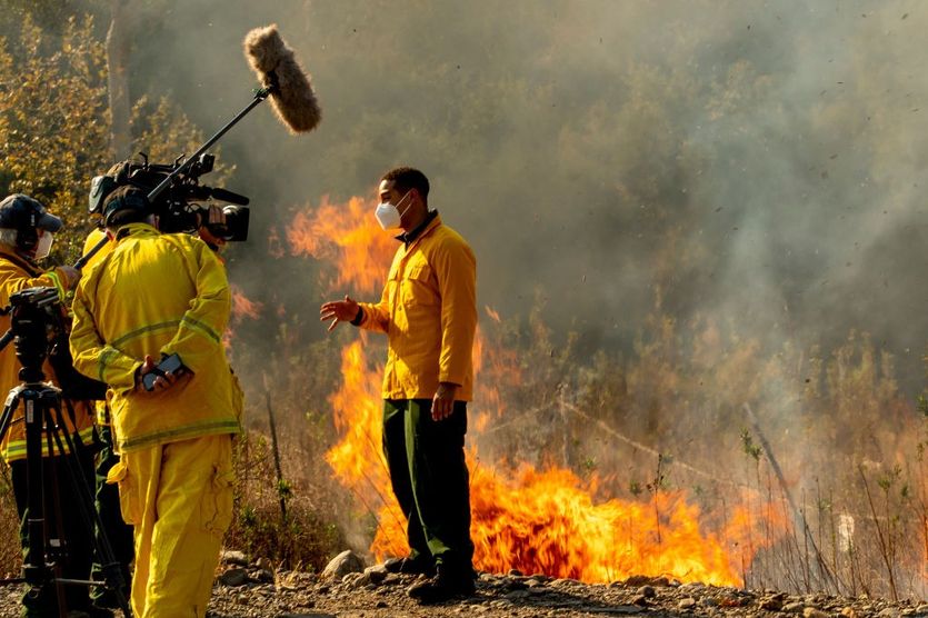 A journalist reports from the Santa Ana wind-driven Bond Fire