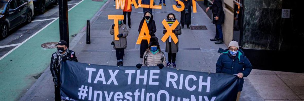 Push for Robinhood Tax Grows as Poll Shows Majority in NY Support Levy on Wall Street Trades