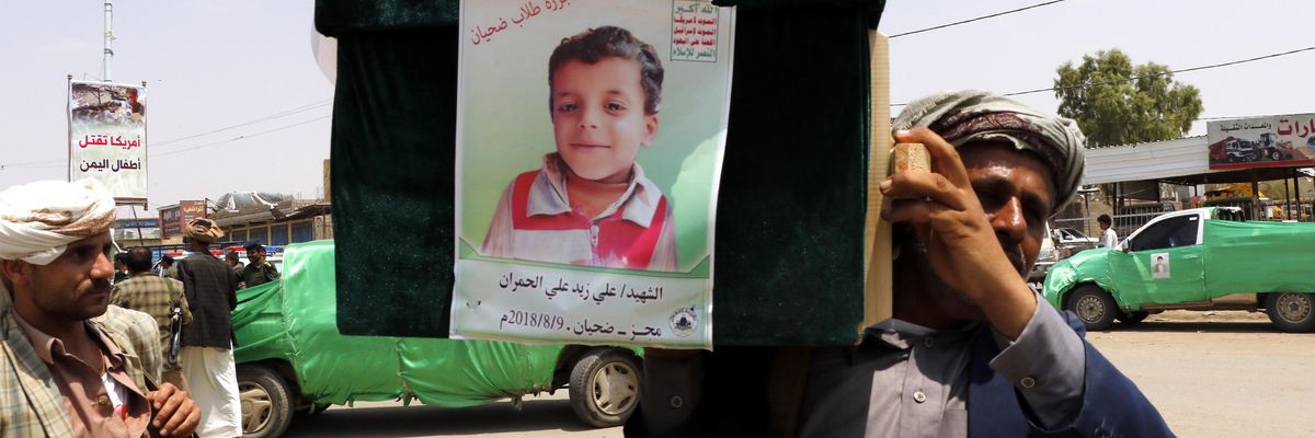 A man carries the coffin of a child at the funeral procession for those killed in an airstrike on a bus carried out last week by a warplane of the Saudi Arabia-led coalition on August 13, 2018 in Saada, Yemen.