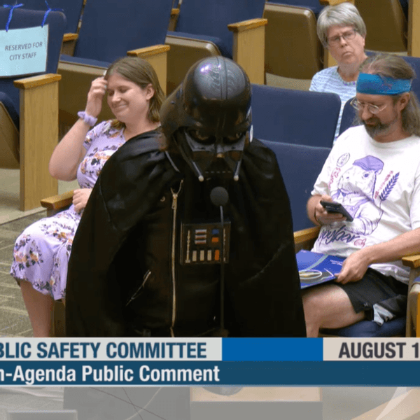 Man in Darth Vader Costume Praises Flock Cameras at City Council Meeting: ‘The Emperor Is a Fan’