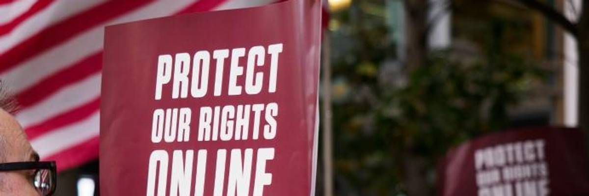 FCC Under Fire for Ignoring 'Massive Scheme to Corrupt' Net Neutrality Comment Process