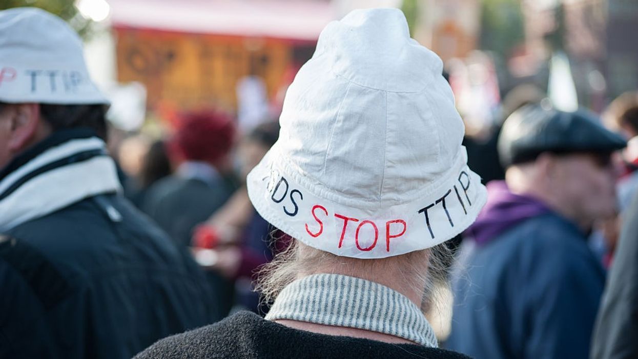 A man in a hat saying, “ISDS Stop, TTIP stop.”