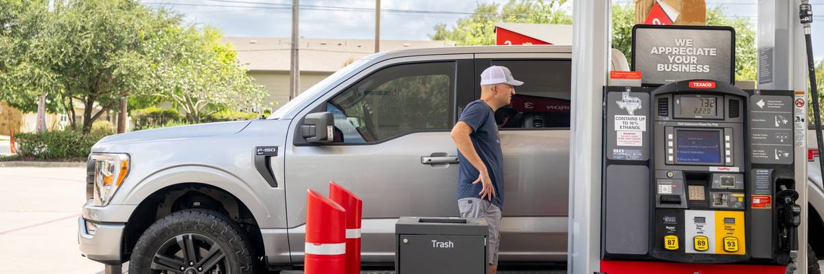As Gas Prices Surge Back to $4 a Gallon, Poll Shows Americans Blame Trump for Worsening Economy