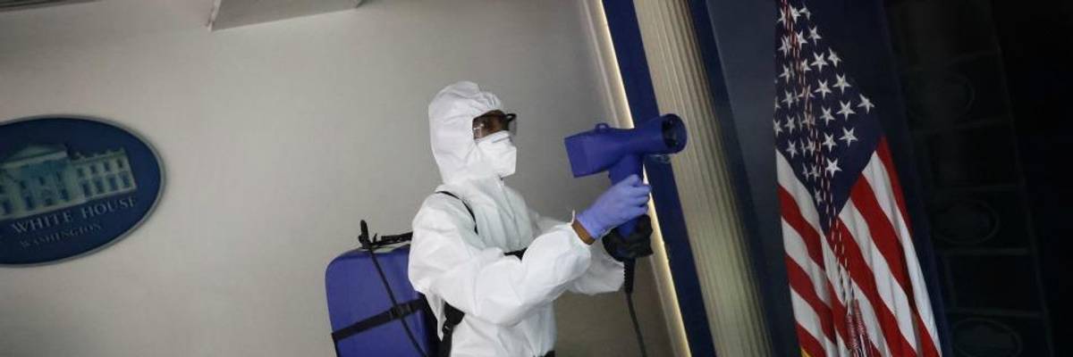 As Trump Enjoys Balcony Photo-Op, White House Cleaning Staff Sick With Covid-19 Told to Use 'Discretion'