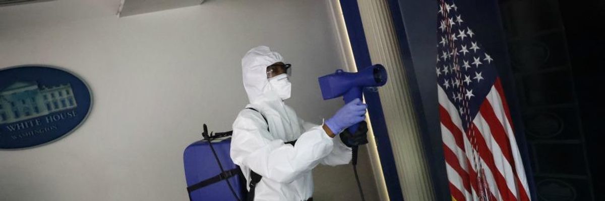 As Trump Enjoys Balcony Photo-Op, White House Cleaning Staff Sick With Covid-19 Told to Use 'Discretion'