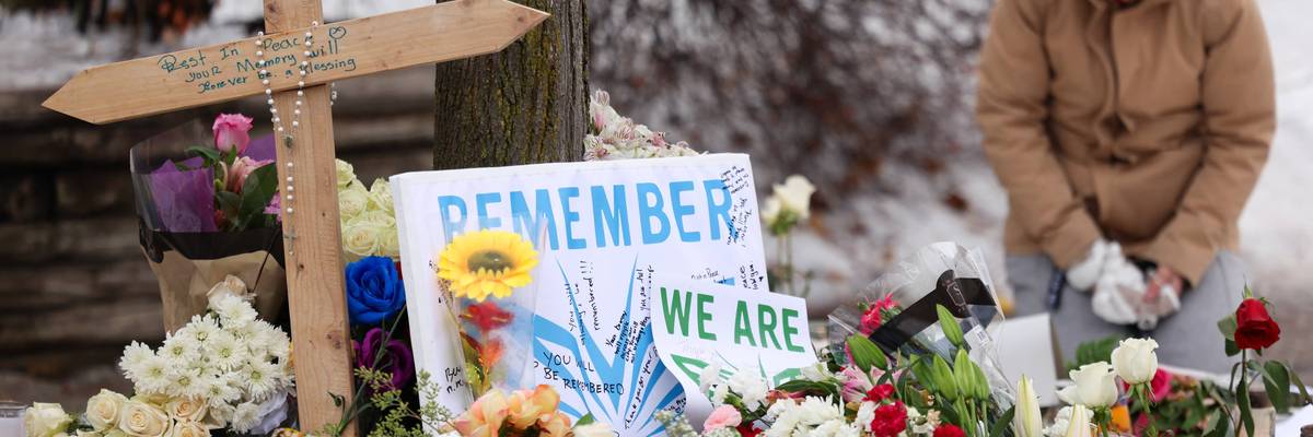 A memorial for Renee Good.