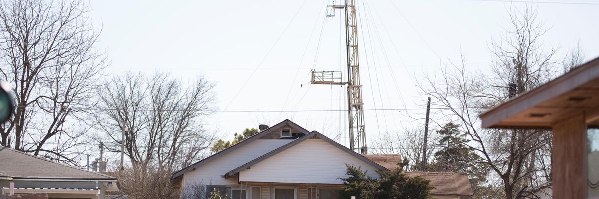 A new fracking oil rig stands behind a family home on February 10, 2016 in Oklahoma City, Oklahoma. (Photo: J Pat Carter via Getty Images)