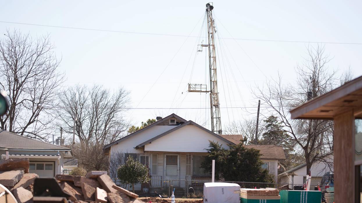 A new fracking oil rig stands behind a family home on February 10, 2016 in Oklahoma City, Oklahoma. (Photo: J Pat Carter via Getty Images)