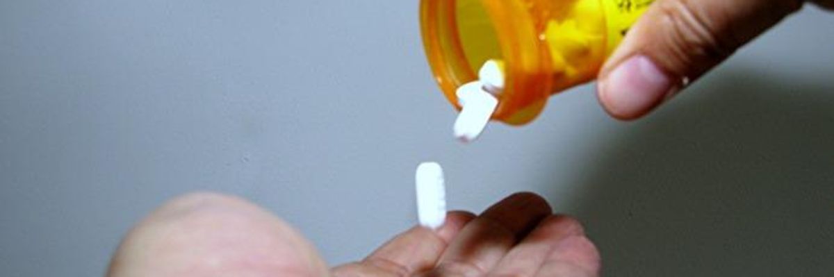 Bolstering Single-Payer Case, Report Shows How For-Profit Insurers Fuel Opioid Crisis