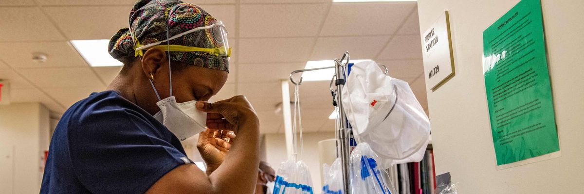 A nurse in a Covid-19 ICU unit