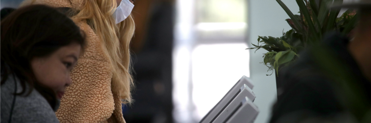 'Absolutely Chilling': Reports From Frontlines of Coronavirus Outbreak Reveal Roadblocks to Testing, Lack of Safety Protocols