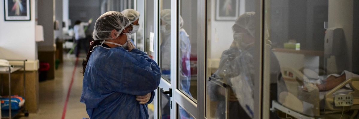 A person visits a relative with Covid-19