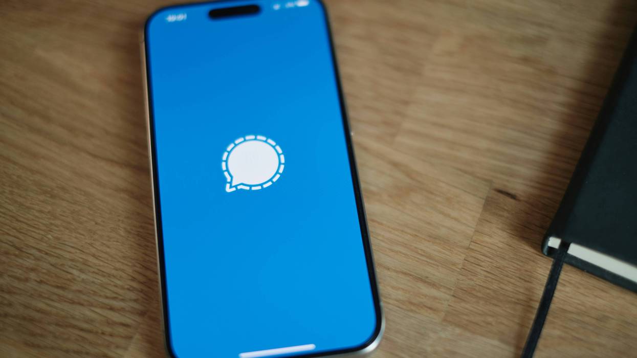 A phone with Signal App open.