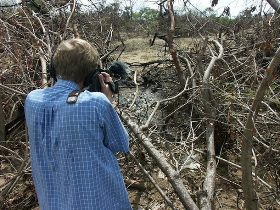 A photographer captures the burnt remains of a tsunami victim on the beach in the village of Pannichhankerni in the eastern Batticaloa District. Located within areas that were then controlled by the separatist Tamil Tigers, victims here found relief supplies slow to arrive, and then fell prey to squabbling between the Tigers and the government over aid distribution. (Photo: Amantha Perera/IPS)