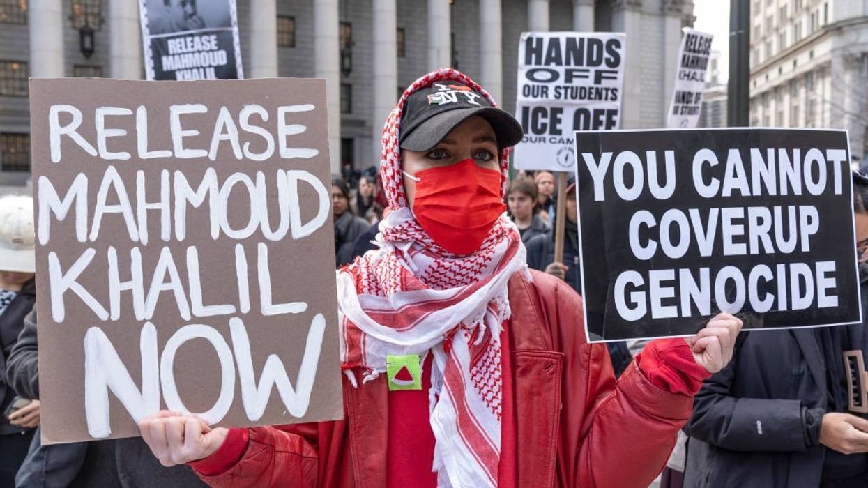 A protester calls for the release of Mahmoud Khalil