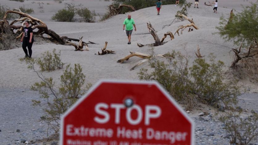 A sign saying "Stop, extreme heat danger" in Death Valley National Park