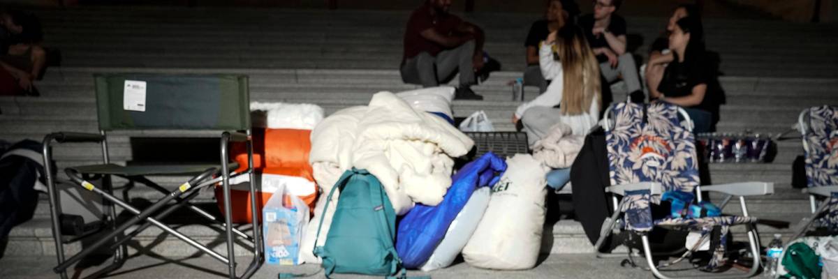 A sign urging Congress to fight evictions at all costs