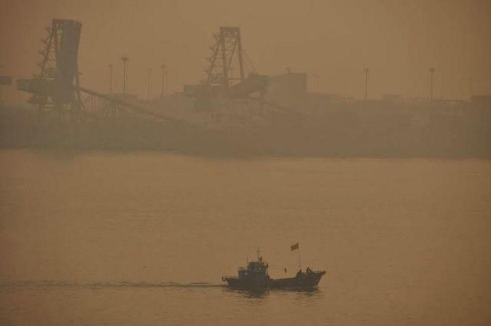 A smoggy day in Tianjin, China. (Photo: Rich Luhr/flickr/cc.)