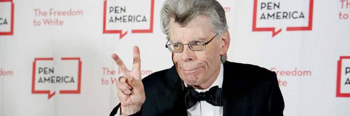 A tuxedo-clad Stephen King flashes a peace sign at the 2018 PEN America Literary Gala