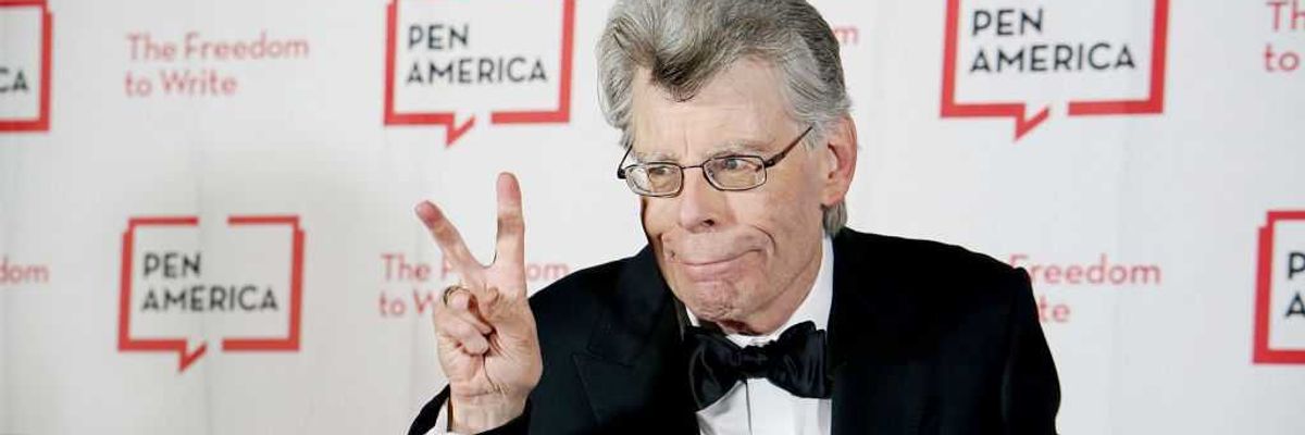 A tuxedo-clad Stephen King flashes a peace sign at the 2018 PEN America Literary Gala
