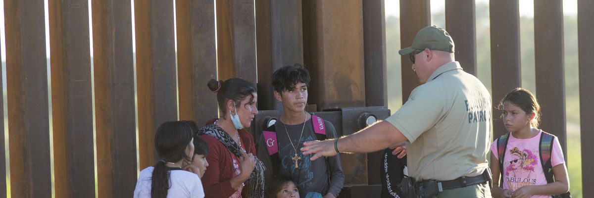 A U.S. border agent detains asylum seekers