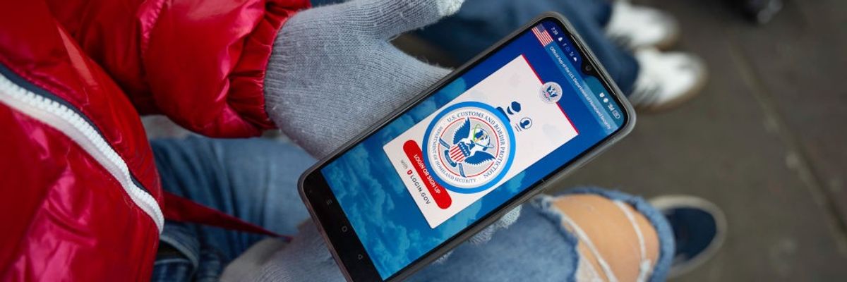 A Venezuelan woman tries in vain to access the CBP One app on a smartphone