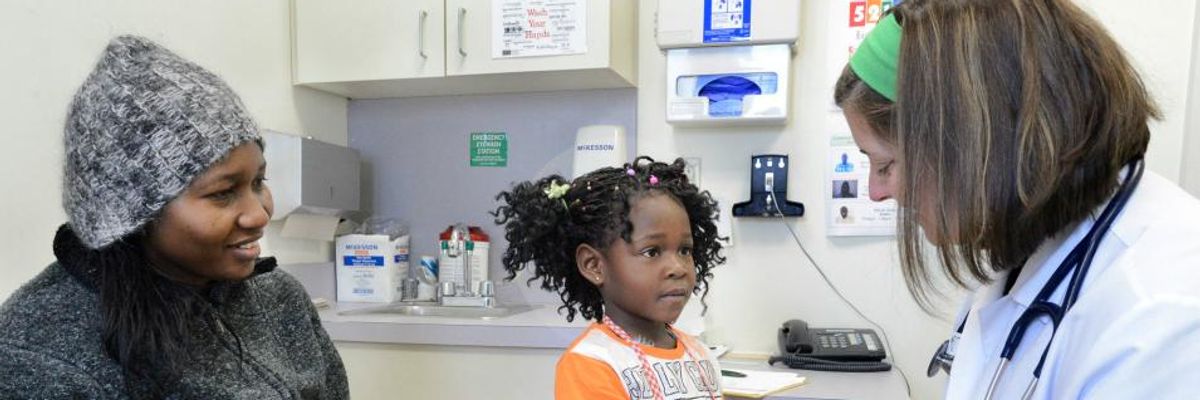 'Lifeline for Millions': Sanders and Warren Urge Congress to Increase Community Health Center Funding Before It Expires Next Month