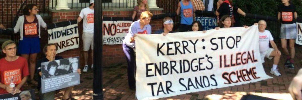 Anti-Tar Sands Activists Take Pipeline Opposition to John Kerry's Front Door