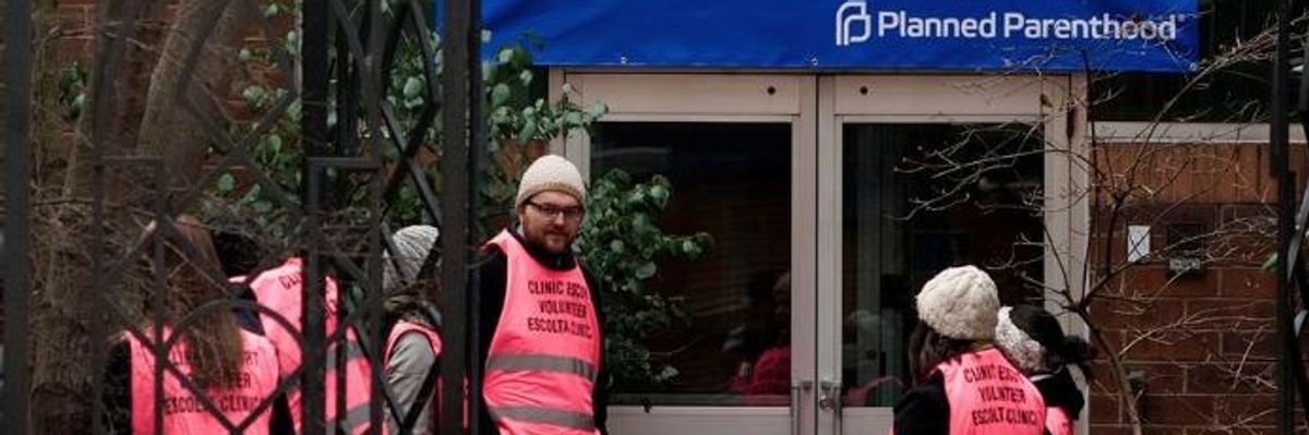 In Win for Reproductive Rights, New Jersey Votes to Reverse Christie's Planned Parenthood Cuts