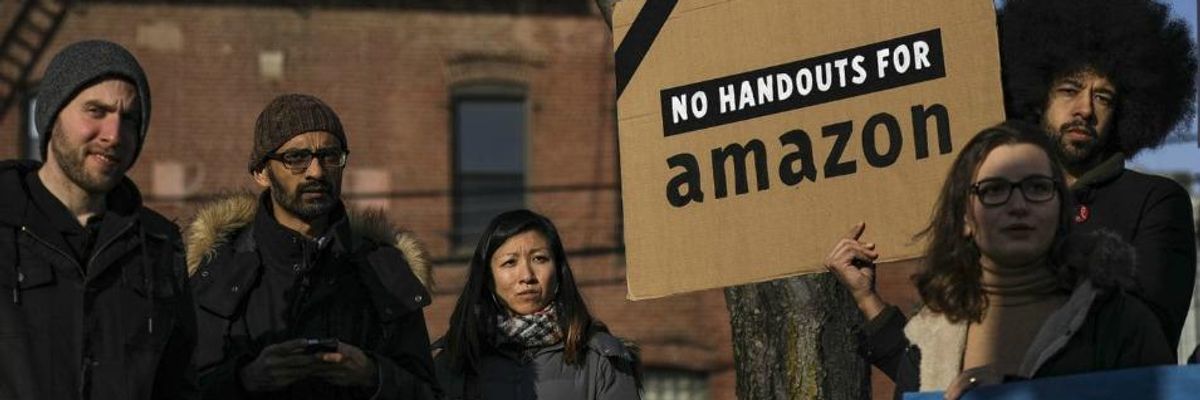 On Valentine's Day, An End to Amazon's Two-Bit Romance With New York