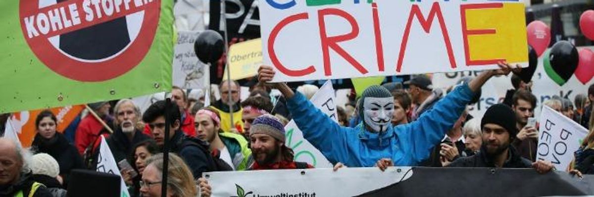 Ahead of COP23 Climate Talks, Tens of Thousands March Demanding End to 'Era of Fossil Fuels'