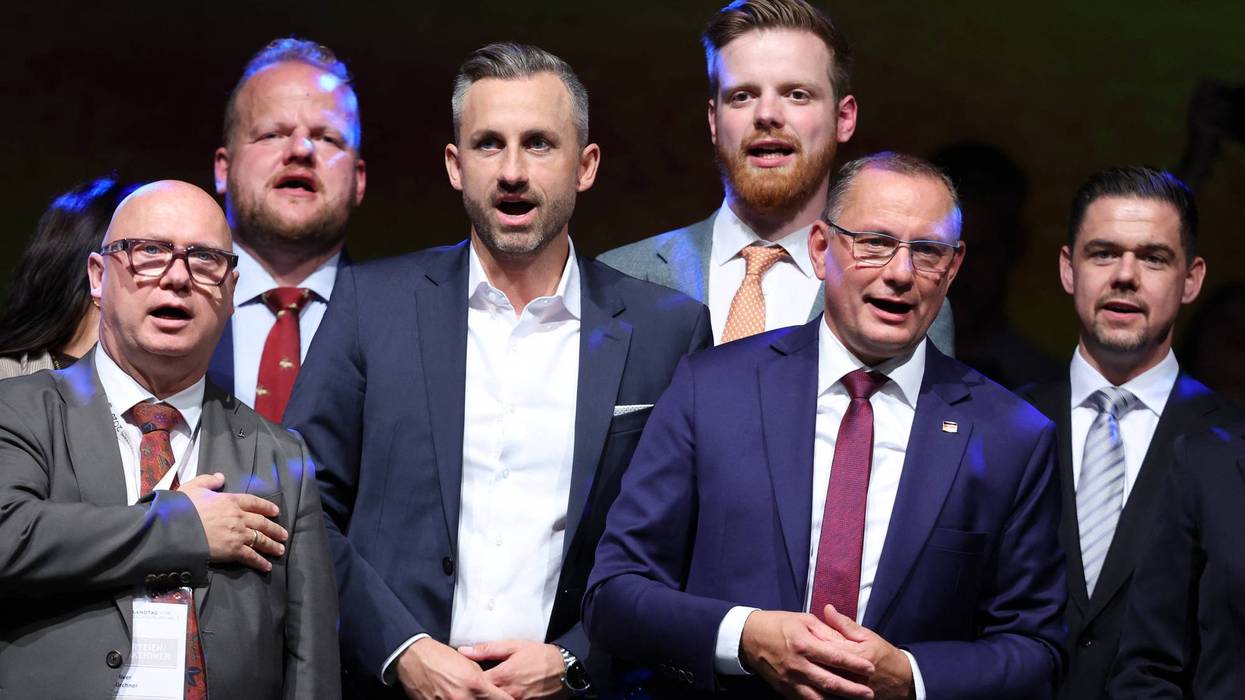 AfD politicians sing.