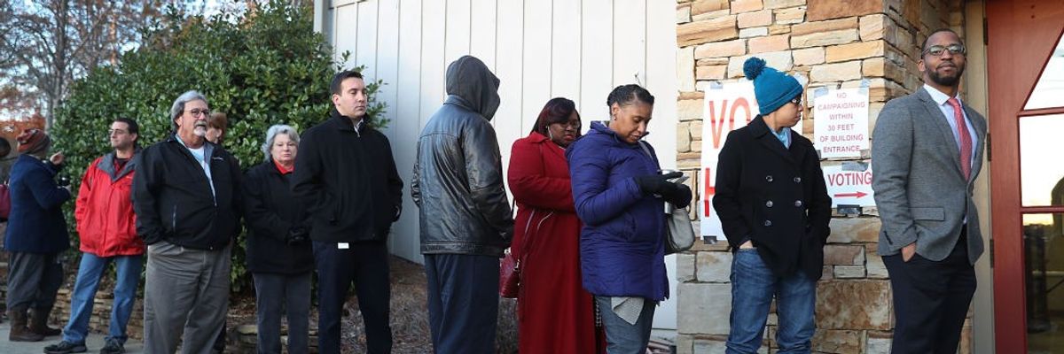 Alabamians queue to vote