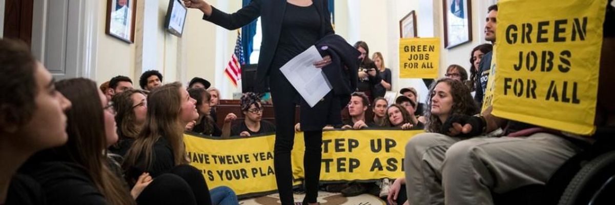 With Major Party Backing, Ocasio-Cortez and Markey Unveil Green New Deal Outlining 'WWII Scale Transformation'