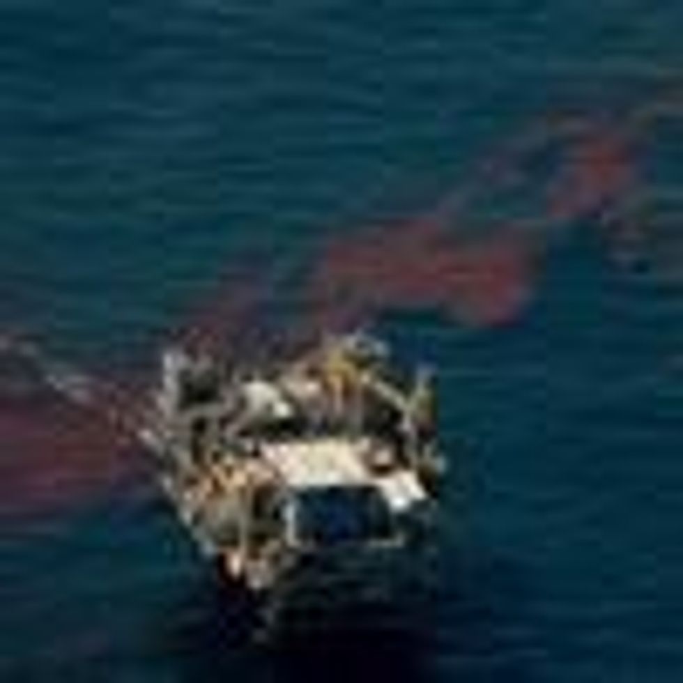 Almost one month after the BP Deepwater Horizon disaster began, oil continued to spread in the Gulf of Mexico on May 17, 2010. (Photo: Carolyn Cole/Los Angeles Times via Getty Images)