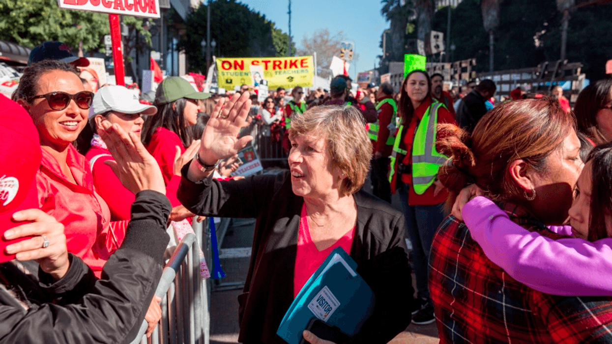 The Green New Deal Just Won a Major Union Endorsement. What's Stopping the AFL-CIO?