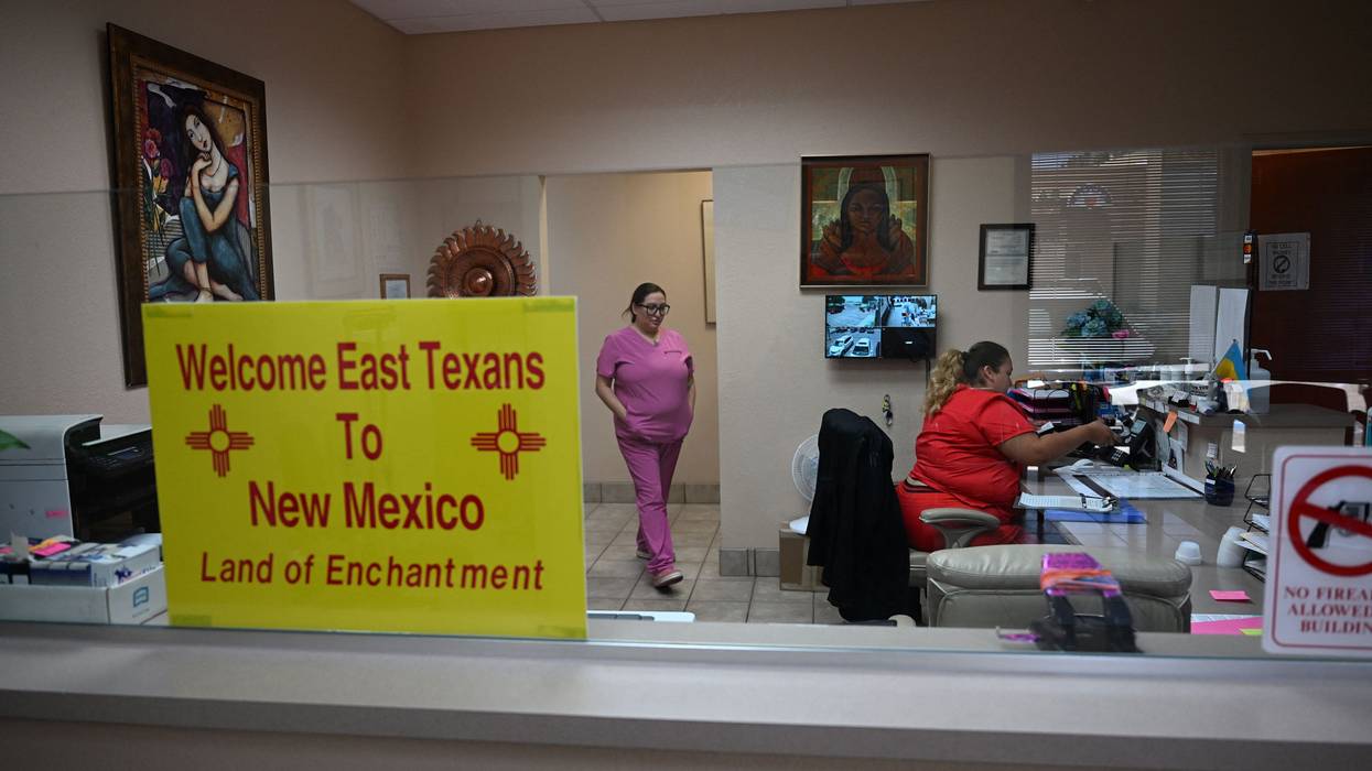 An abortion clinic in New Mexico displays a sign welcoming East Texans.